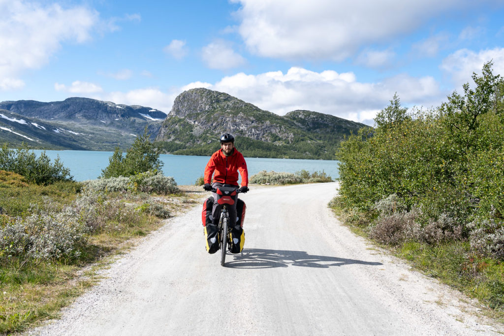 Armand on Rallarvegen, in front of Nygardsvatnet