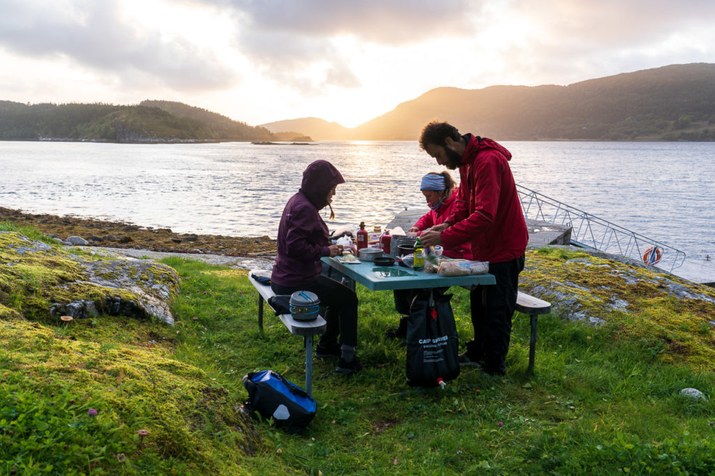 Johanna, Mélanie & Jonathan at our wild camping spot along the Årsetfjorden nearby Gravvik